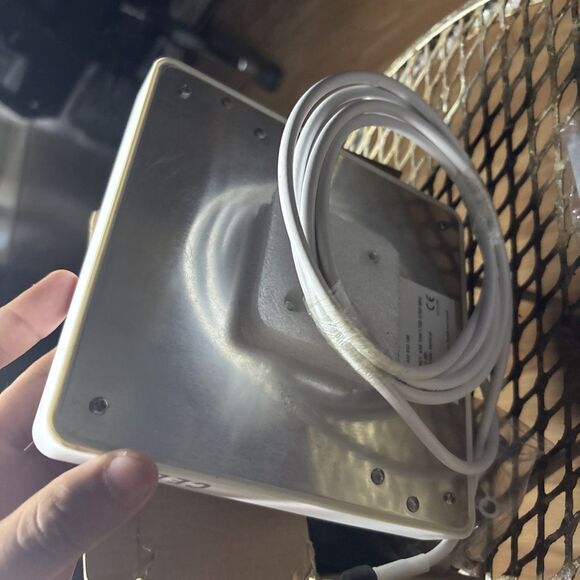 Cel-Fi A52-V32-101 Wideband Panel Antenna - Picture 5 of 6